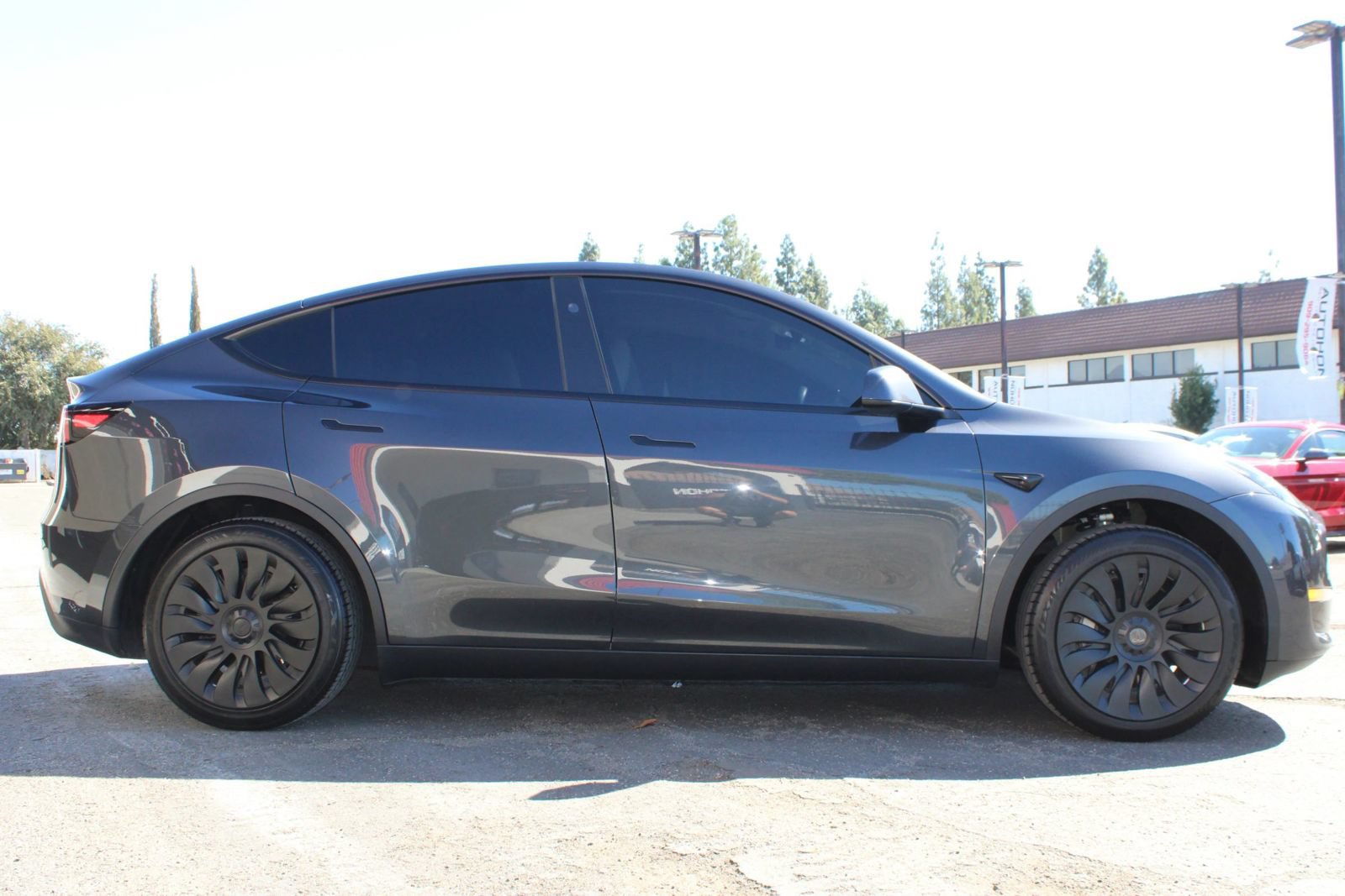 Used 2024 Tesla Model Y 2WD image 40