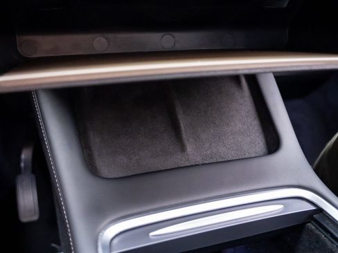 Used 2023 Tesla Model Y 2WD image 30