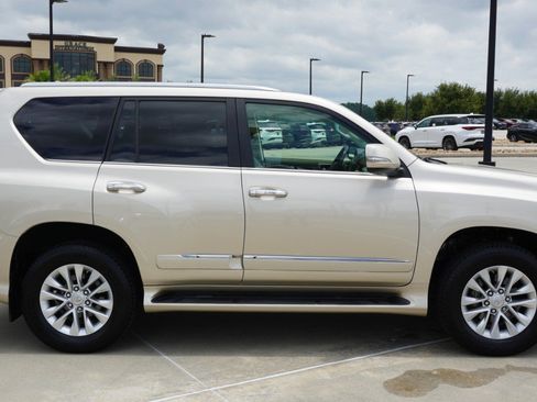 Used 2015 Lexus GX 460 w/ Premium Package AWD/4WD image 4