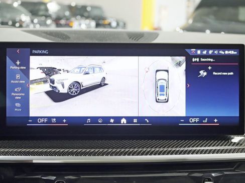 Used 2025 BMW X7 M60i AWD/4WD image 21