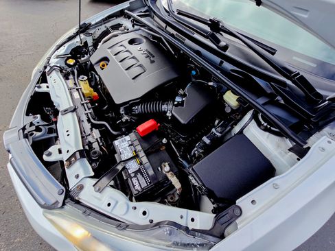 Used 2016 Toyota Corolla LE image 35