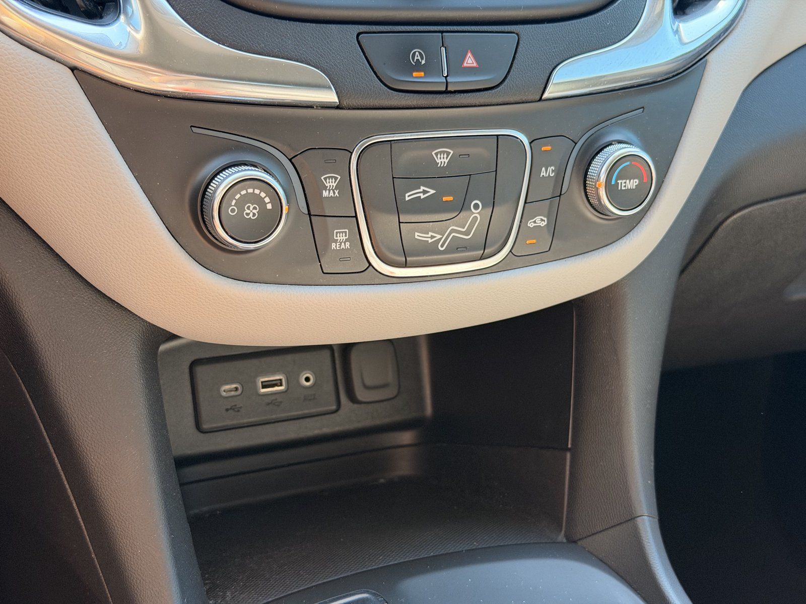 Used 2022 Chevrolet Equinox LS FWD image 35
