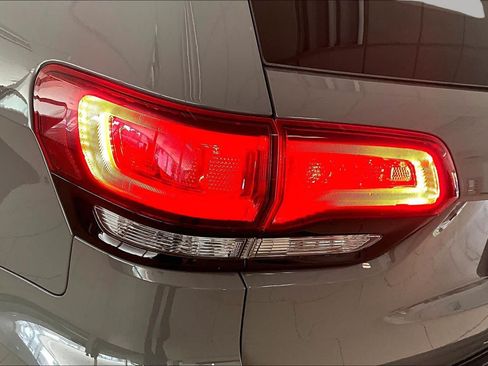 Used 2020 Jeep Grand Cherokee Altitude RWD image 27