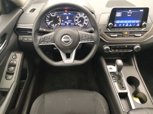 Used 2025 Nissan Altima 2.5 SV FWD image 22