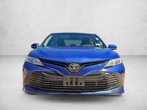 Used 2018 Toyota Camry LE FWD image 2