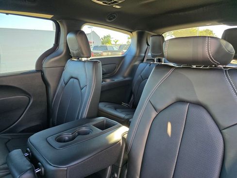 New 2026 Chrysler Pacifica Select w/ S Appearance Package image 9