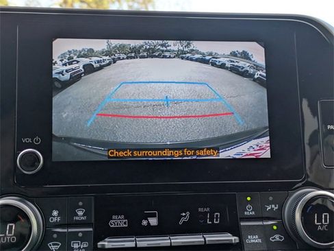 Used 2023 Toyota Highlander LE image 23