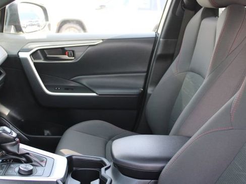 Used 2021 Toyota RAV4 SE w/ Weather & Moonroof Package AWD/4WD image 32