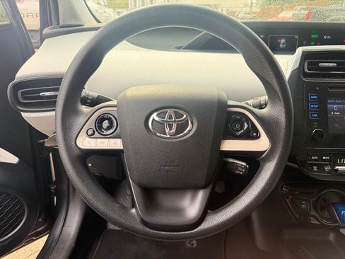 Used 2016 Toyota Prius Two FWD image 9