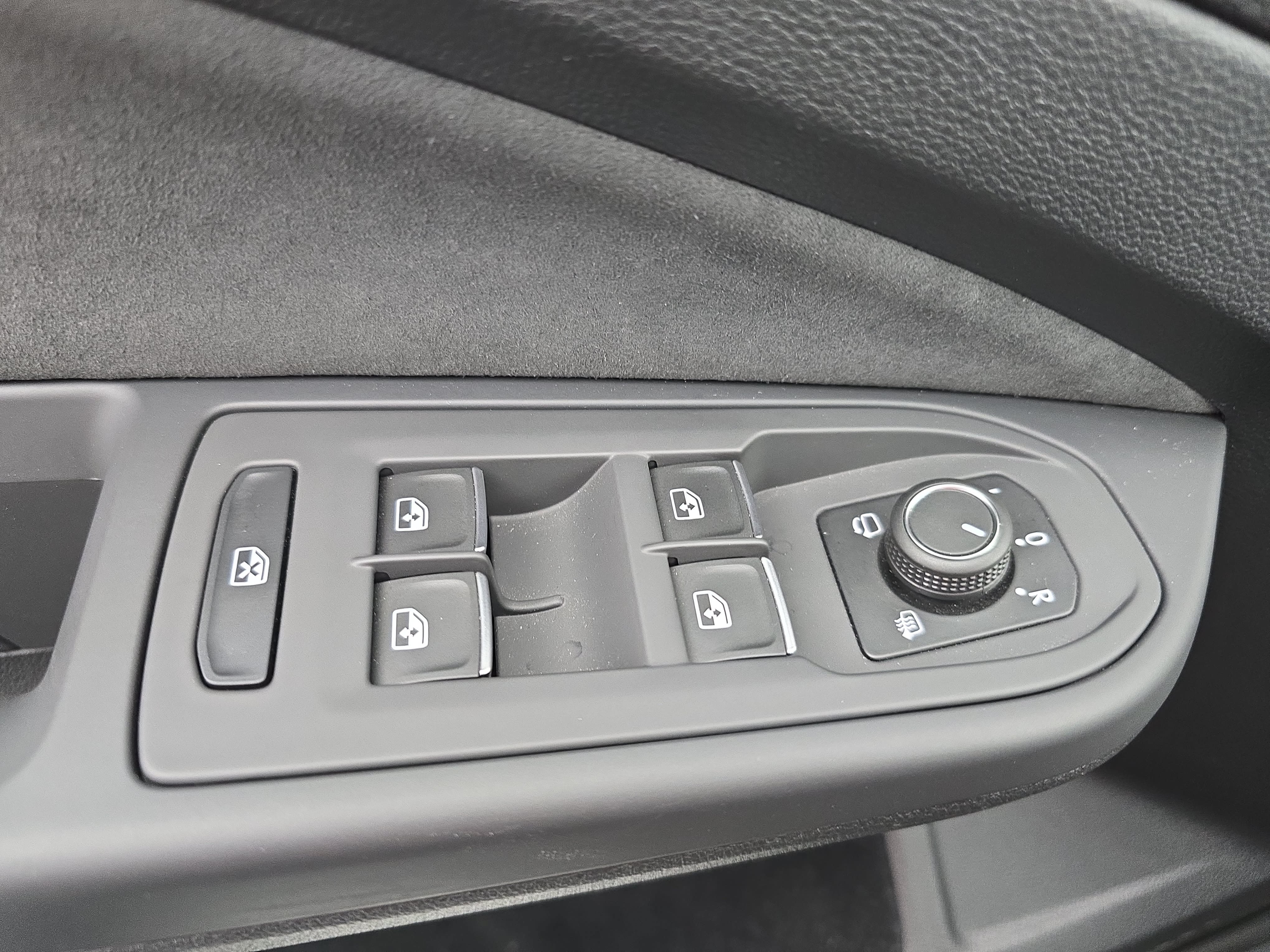 Certified 2024 Volkswagen GTI SE FWD image 27