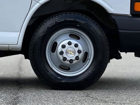 Used 2013 Chevrolet Express 3500 Extended image 32