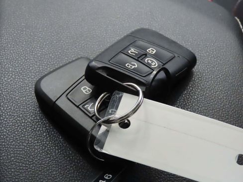 Used 2024 Volkswagen Jetta SE image 17