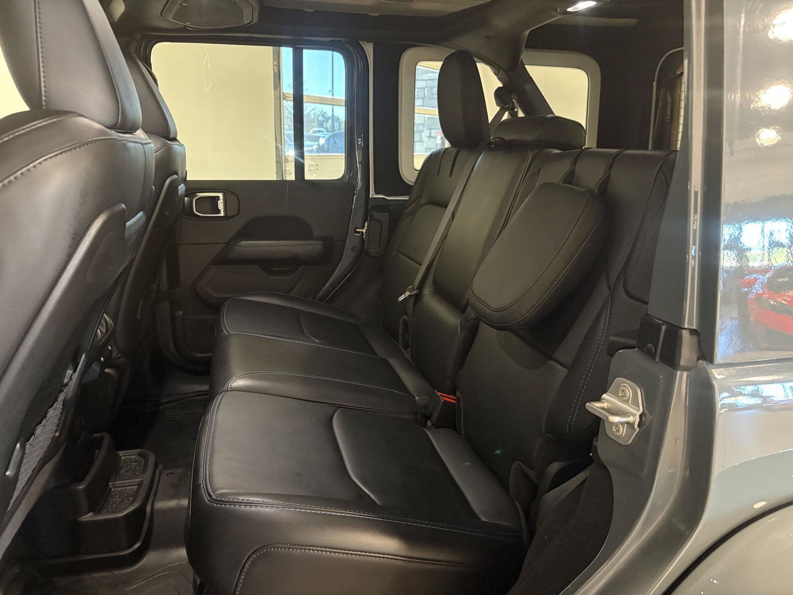 Used 2024 Jeep Wrangler Unlimited Rubicon 4xe AWD/4WD image 38
