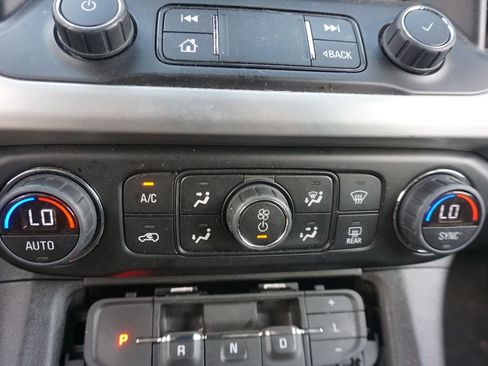 Used 2023 GMC Acadia SLE FWD image 12