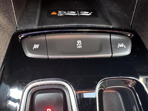 Used 2022 Chevrolet Bolt EUV LT w/ Comfort Package FWD image 22