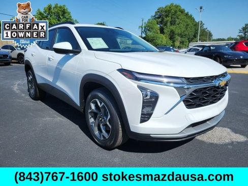 Used 2024 Chevrolet Trax LT w/ Sunroof Package FWD image 7