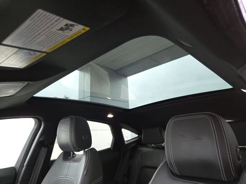 Used 2018 Jaguar E-PACE R-Dynamic HSE image 7