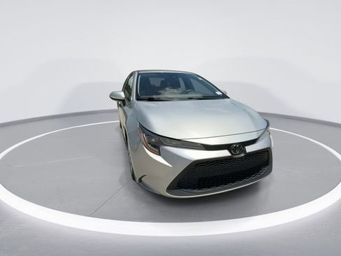 Used 2020 Toyota Corolla LE FWD image 2