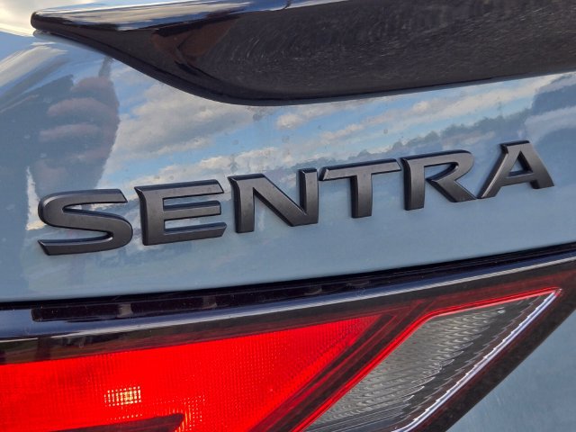 Used 2025 Nissan Sentra SR w/ SR Premium Package FWD image 18