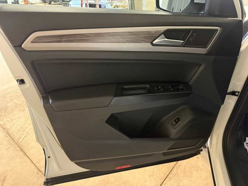 Certified 2020 Volkswagen Atlas Cross Sport SE w/ Panoramic Sunroof Package image 20