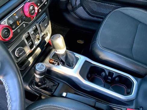 Used 2023 Jeep Gladiator Sport image 15