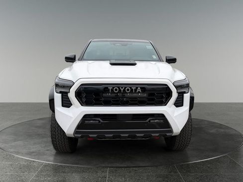 Used 2025 Toyota Tacoma TRD Pro AWD/4WD image 2