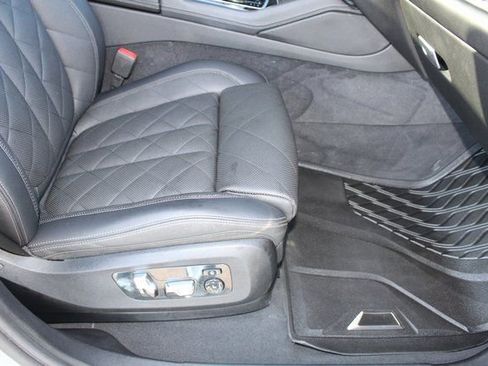 Used 2024 BMW X6 xDrive40i w/ Premium Package image 18