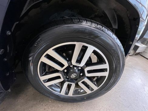 Used 2015 Toyota 4Runner Limited AWD/4WD image 34