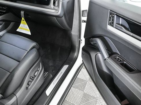 New 2025 Porsche Cayenne image 28