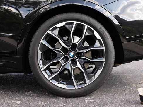 Used 2025 BMW X7 xDrive40i w/ M Sport Package AWD/4WD image 78