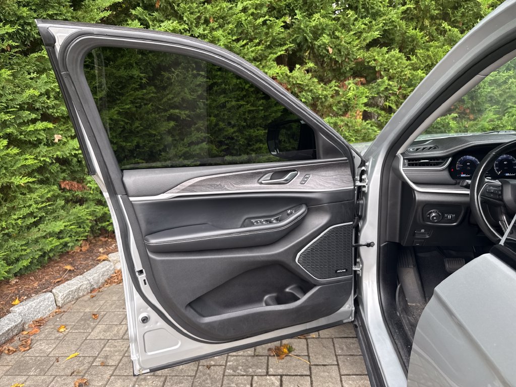 Used 2021 Jeep Grand Cherokee L Limited RWD image 10