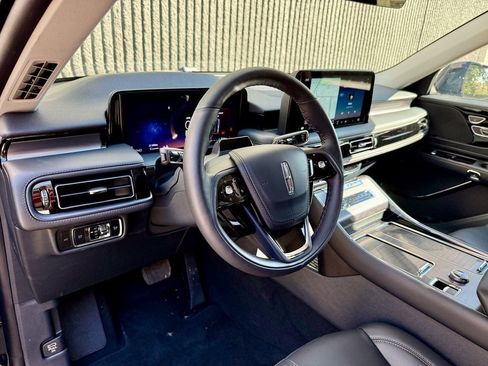 New 2025 Lincoln Aviator AWD w/ Jet Appearance Package image 9