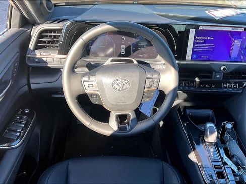 Used 2026 Toyota Crown Limited w/ Advanced Technology Package image 6