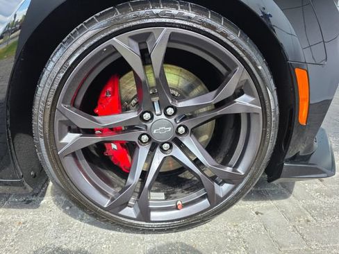 Used 2021 Chevrolet Camaro SS RWD image 7