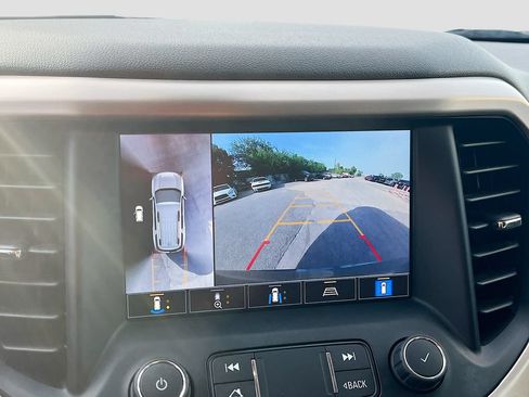 Used 2021 GMC Acadia Denali w/ Denali Technology Package FWD image 14