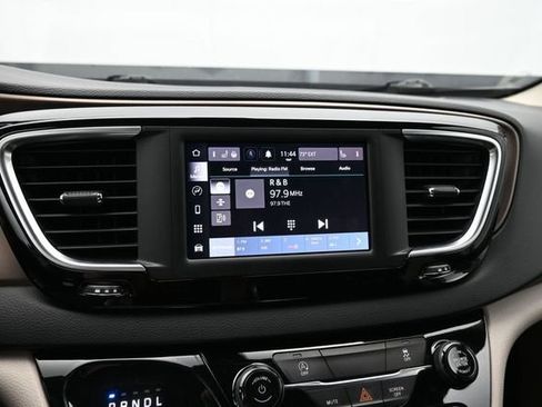 Used 2022 Chrysler Voyager LX FWD image 39