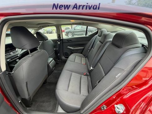 Used 2024 Nissan Altima 2.5 SV w/ SV Premium Package FWD image 9