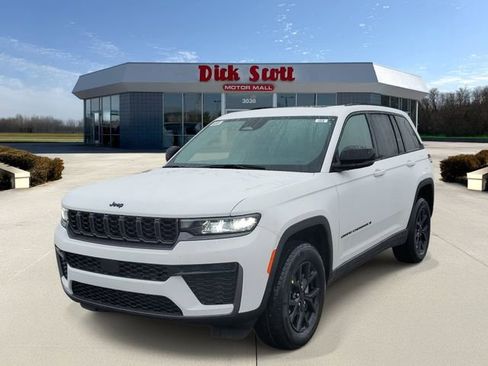 New 2026 Jeep Grand Cherokee Laredo image 2