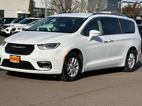 Used 2021 Chrysler Pacifica Touring-L image 8