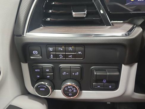 New 2025 Chevrolet Suburban Premier image 20