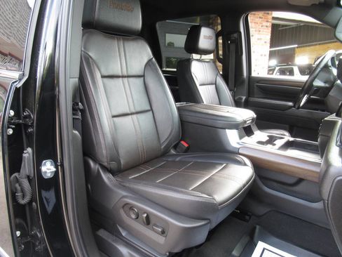 Used 2024 Chevrolet Silverado 3500 High Country w/ High Country Premium Package image 9