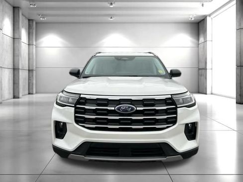 Used 2025 Ford Explorer Active w/ Active Comfort Package AWD/4WD image 3