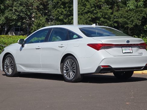 Used 2022 Toyota Avalon Limited w/ Advanced Safety Package FWD image 6