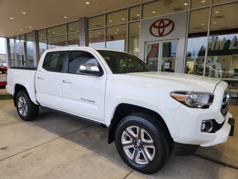 Used 2019 Toyota Tacoma Limited image 4