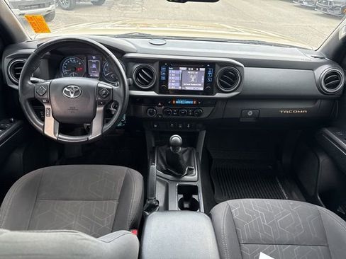 Used 2017 Toyota Tacoma TRD Off-Road image 14