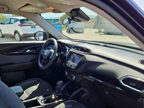 Used 2023 Chevrolet TrailBlazer LT FWD image 28