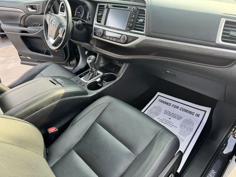 Used 2017 Toyota Highlander Limited AWD/4WD image 19