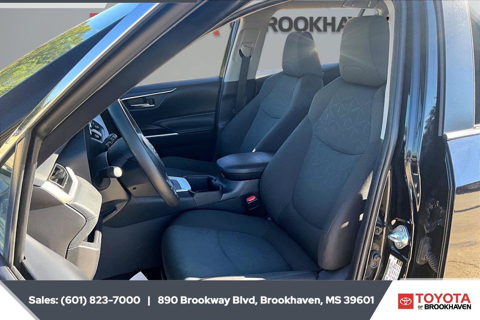 Used 2024 Toyota RAV4 XLE FWD image 18