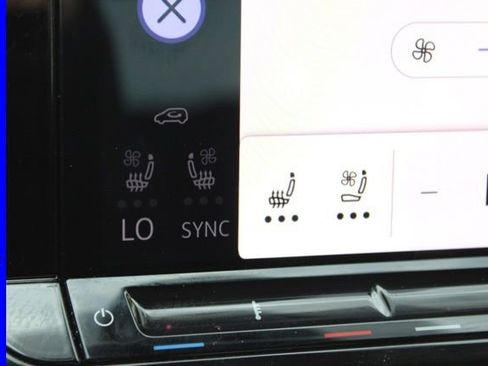 Used 2025 Volkswagen Atlas Peak Edition SE image 39