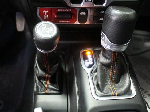 Used 2022 Jeep Gladiator Mojave w/ LED Lighting Group AWD/4WD image 18